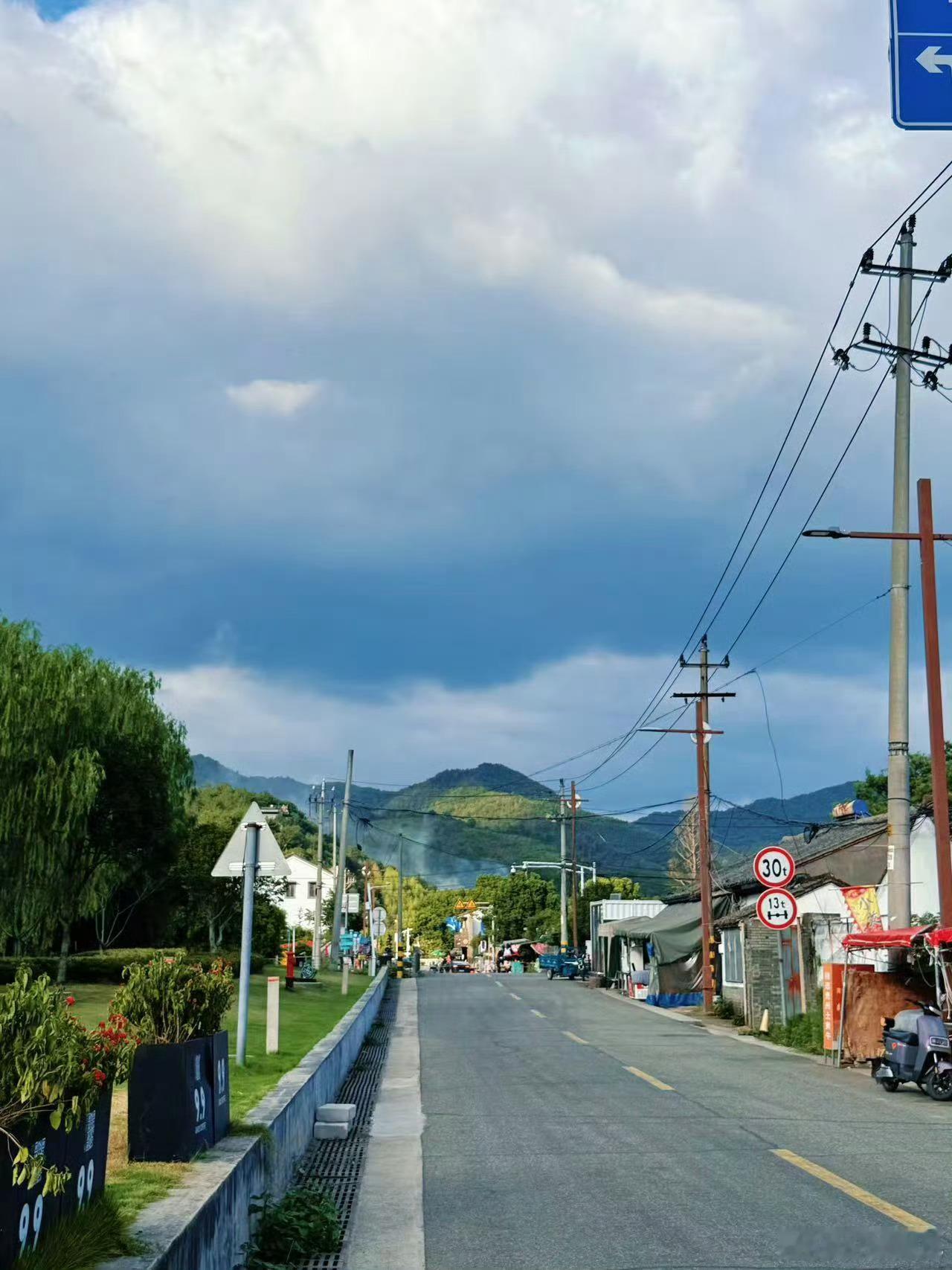 强信心看宁波在宁波的东钱湖邂逅江南湖山的终极诗意宁波东钱湖，是浙江最大天然淡水湖