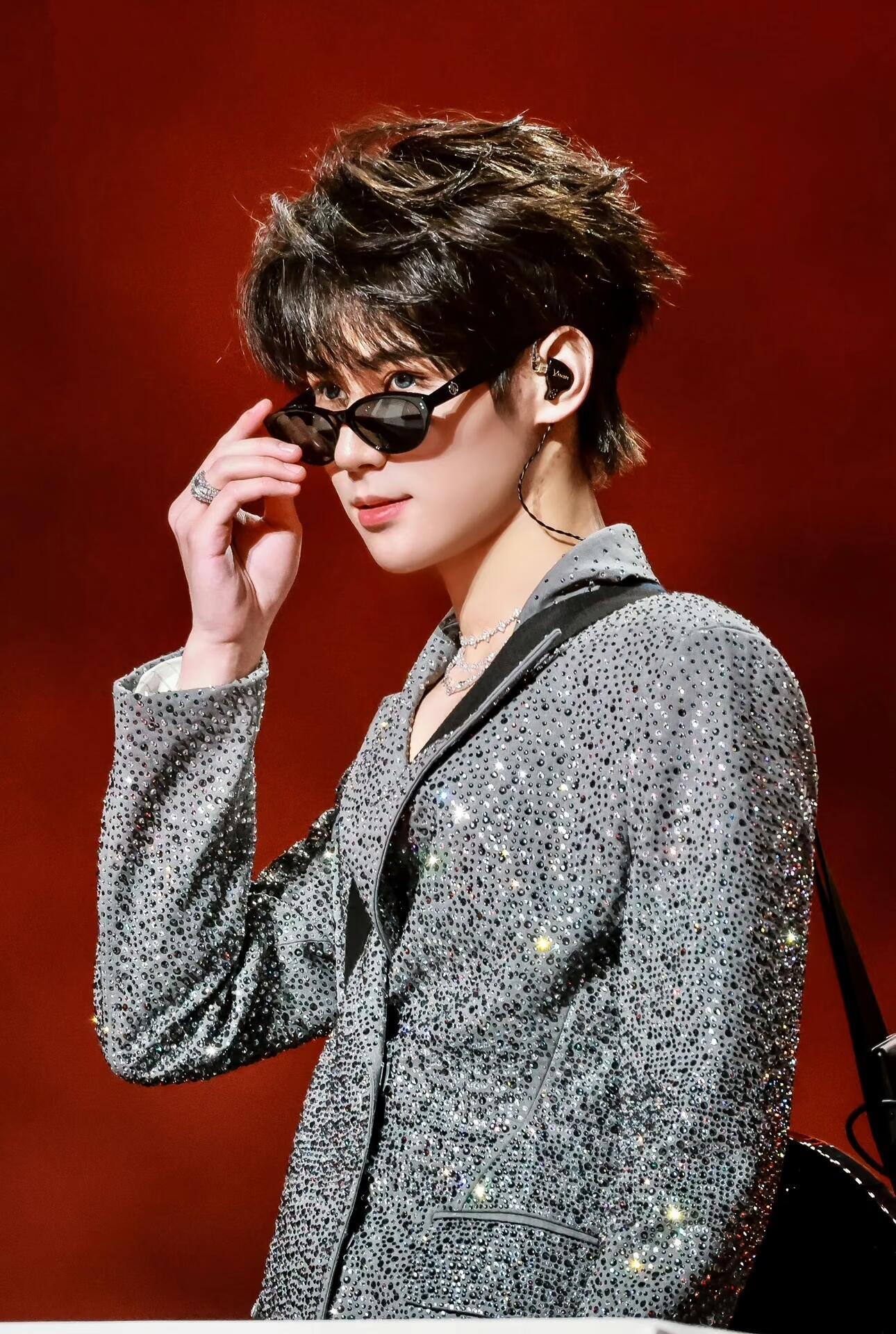 跑男团介绍拍摄ootd跑男团全员拍摄OOTD惊喜上线！全员穿搭各有巧思，风格差异