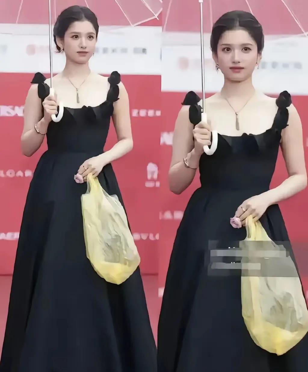 有钱人真好骗，巴黎世家又出幺蛾子，据说，这么一个破袋子要90万。
有钱人真是太好