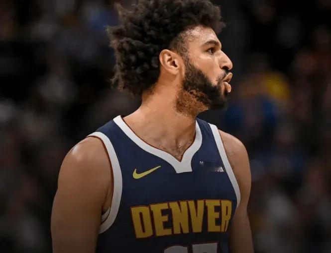 今日常规赛，掘金135-112击败爵士。此役，贾马尔-默里三分12中6，卡梅伦-