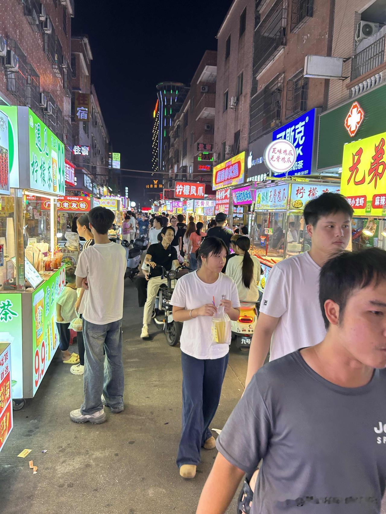 有一年半时间没有来东莞高埗了。今天来这边转一下，感觉高埗的人口比两年前多了好多。
