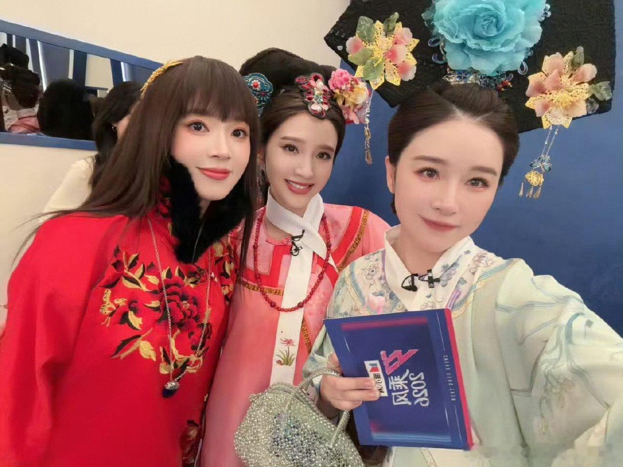 陈瑶乘风时光机岳绮罗造型乘风2026 这波回忆杀我给满分！陈瑶完美复刻齐刘海红装