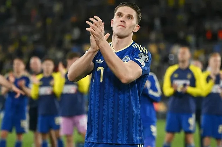 世欧预附加赛半决赛，瑞典3-1战胜乌克兰。赛后本场完成帽子戏法的瑞典前锋哲凯赖什