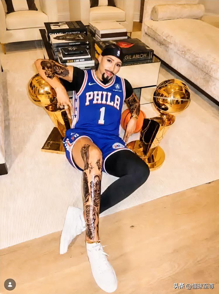 真会玩，波普的妻子COS波普身穿76人球衣的样子！

近日，NBA球星波普的妻子