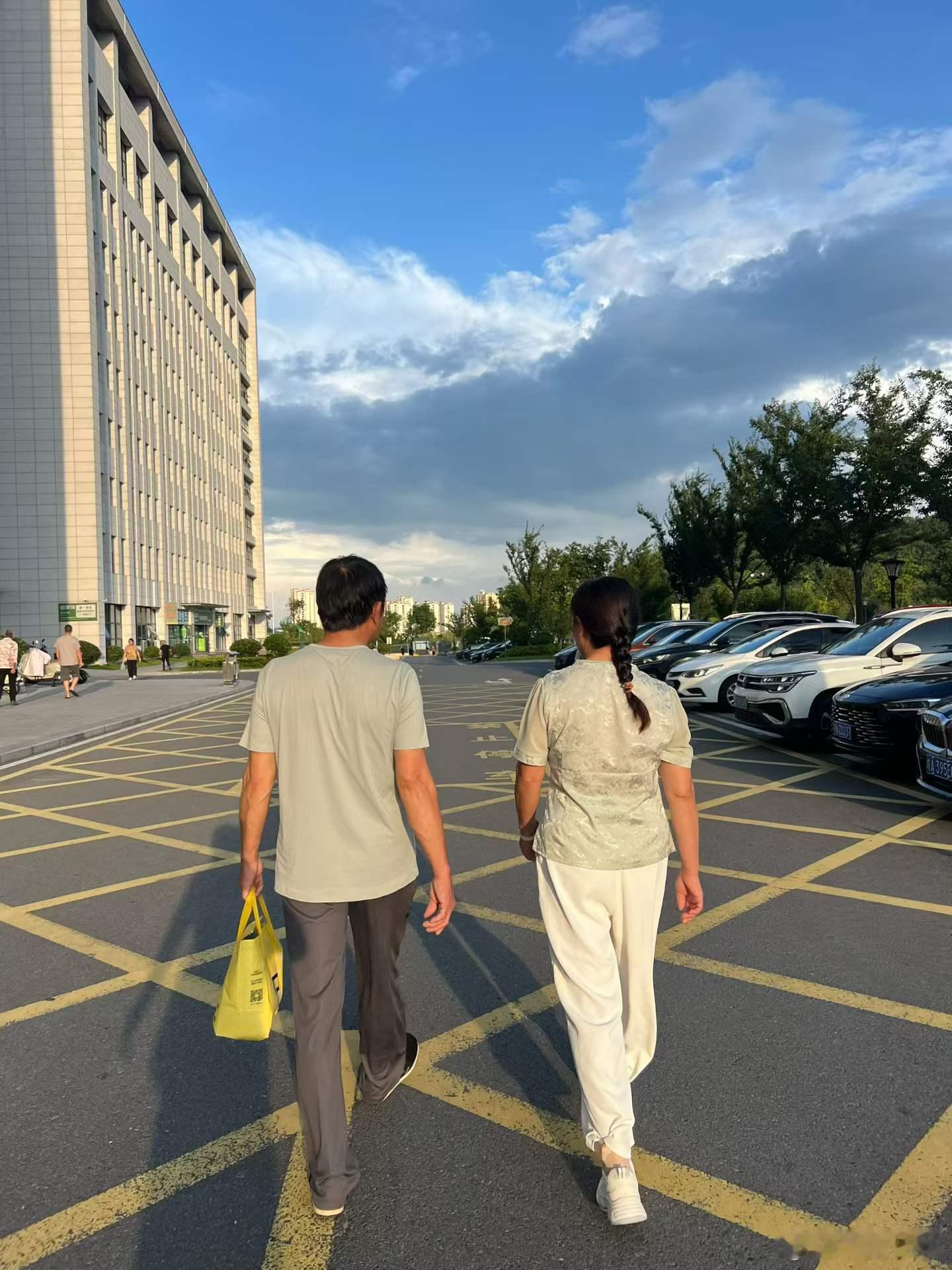 过去的十多天，先是老公遇到一些事，然后我接待重要客户，再是突然被告知妈妈突发脑梗