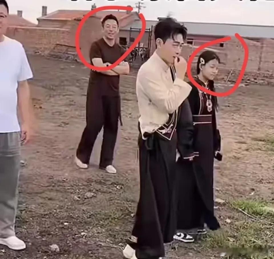 汪小菲又把小玥儿放进镜头了小玥儿的亲妈一直反对孩子出镜汪小菲这是忘了个干干净净啊