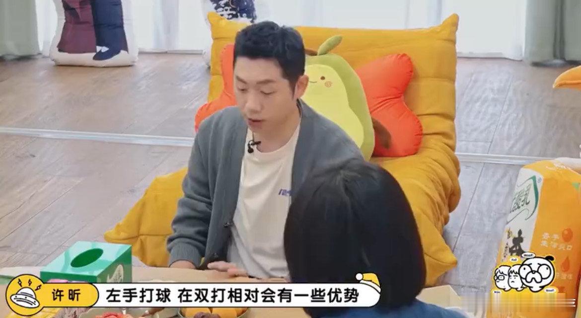 #为什么左撇子更适合打乒乓#左撇子果然非常的厉害，特别是在这样的环境下 ​​​