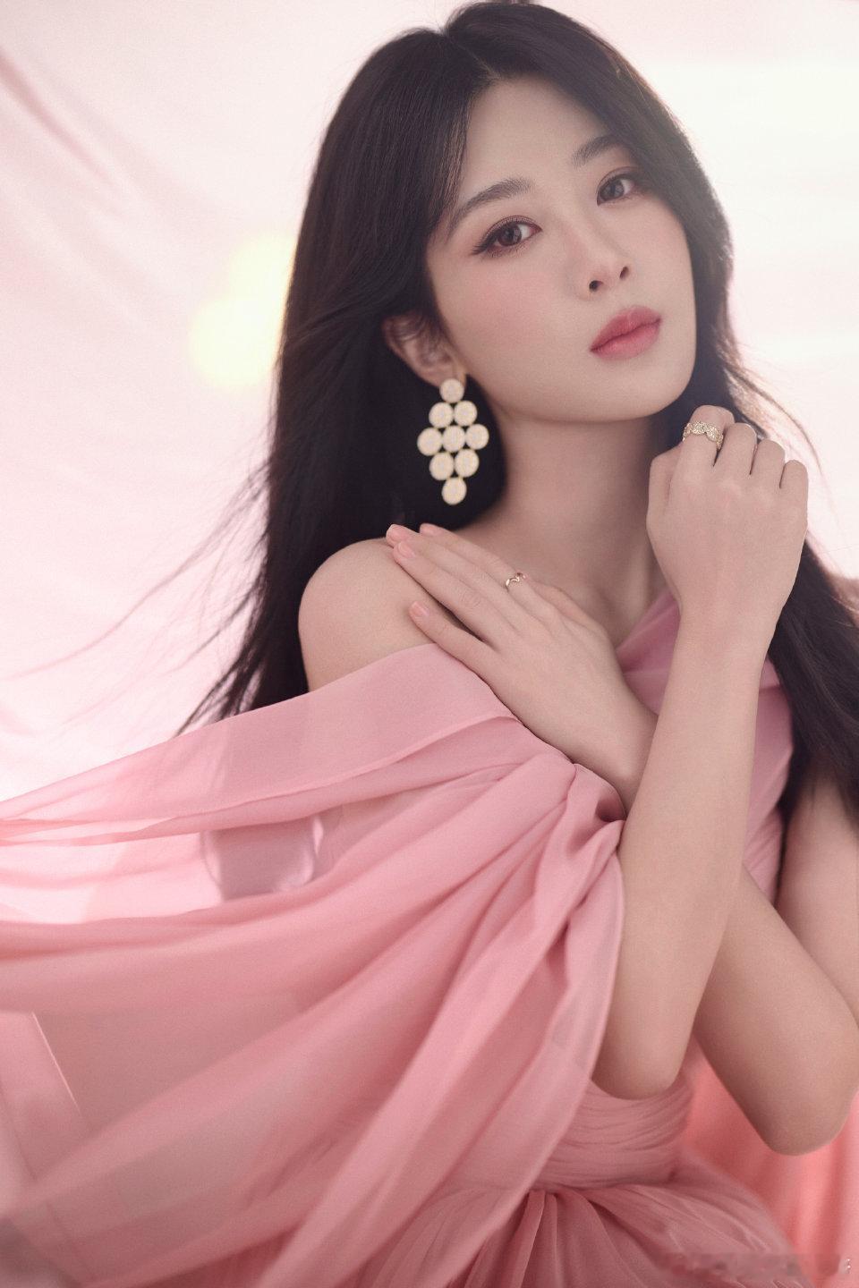 杨紫yz 杨紫董竹君  yz 杨紫玉兰花开君再来阳光与你都是温暖且美好的。人间于