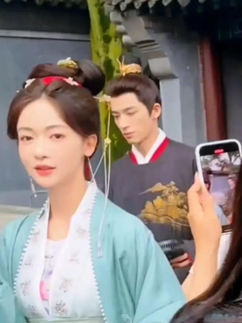 家人们！墨雨云间番外来了！婚后版阿狸、肃国公太好看了吧，吴谨言王星越穿戏服上班，