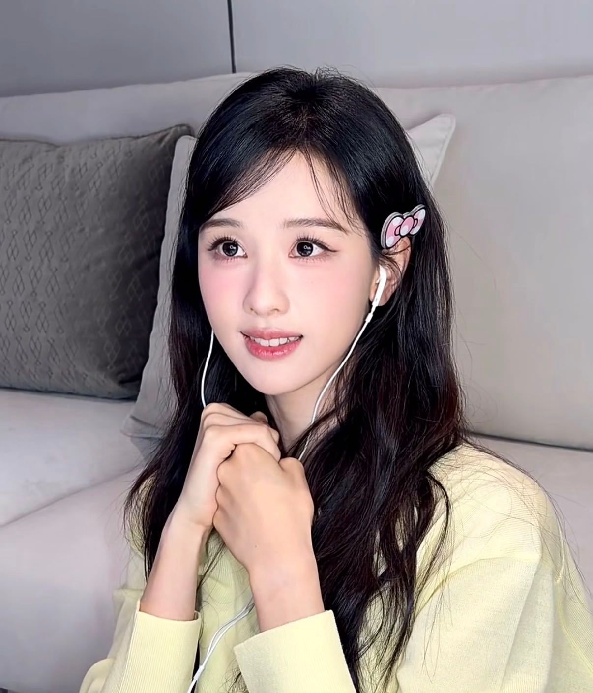陈都灵给张婧仪宋威龙都包场了陈都灵云包场野狗骨头陈都灵主动为两位好友新剧助力，低