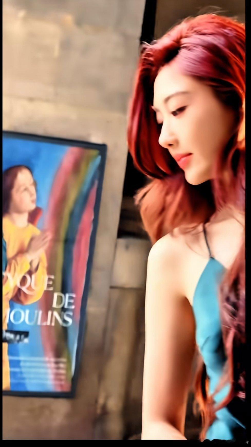 孙乐言有谁？！因这绿色的背影被吸引进来的～这美丽的女孩