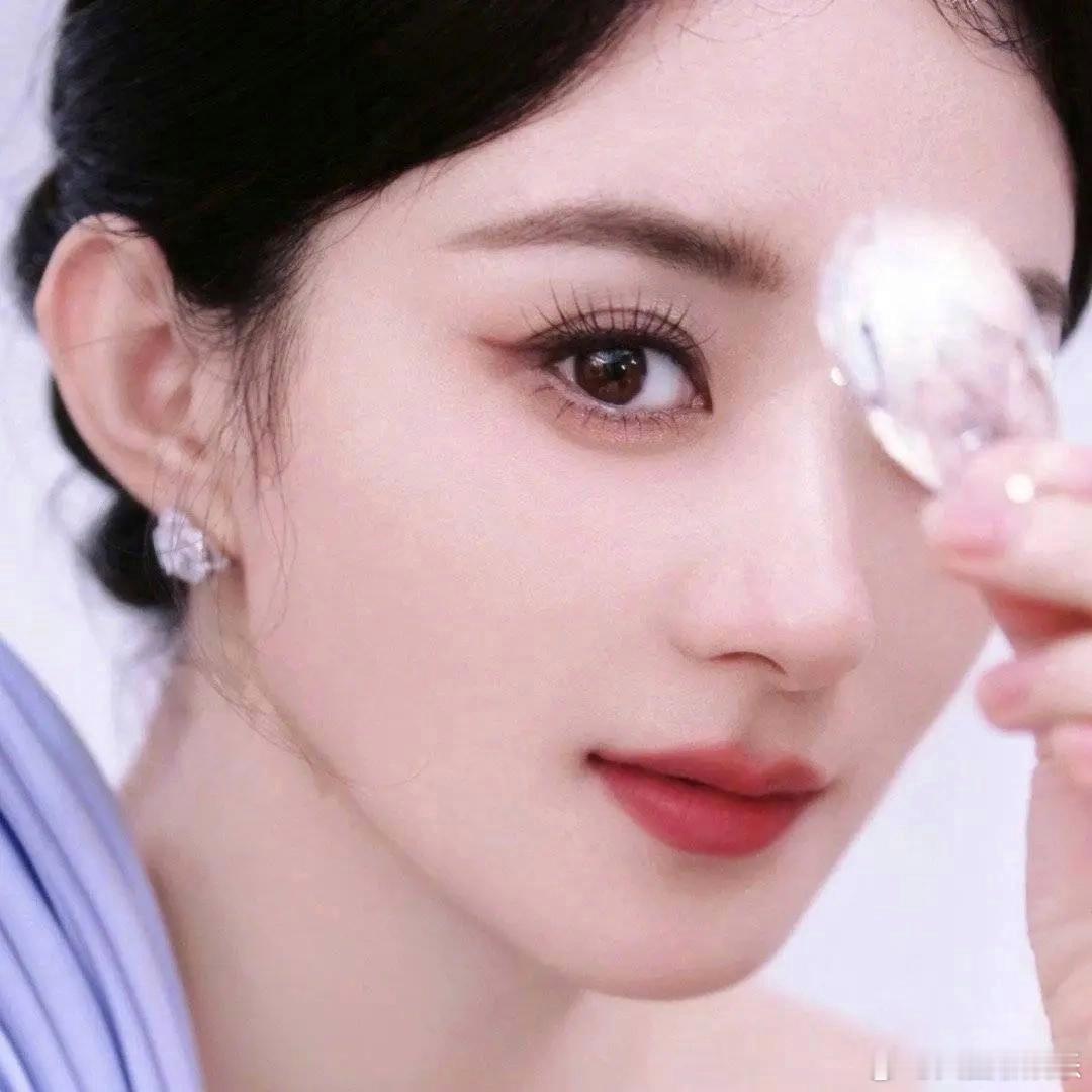 娱乐资讯：1.赵丽颖接爱奇艺现实题材剧《造城者》，与黄晓明搭档，预计10月下旬开