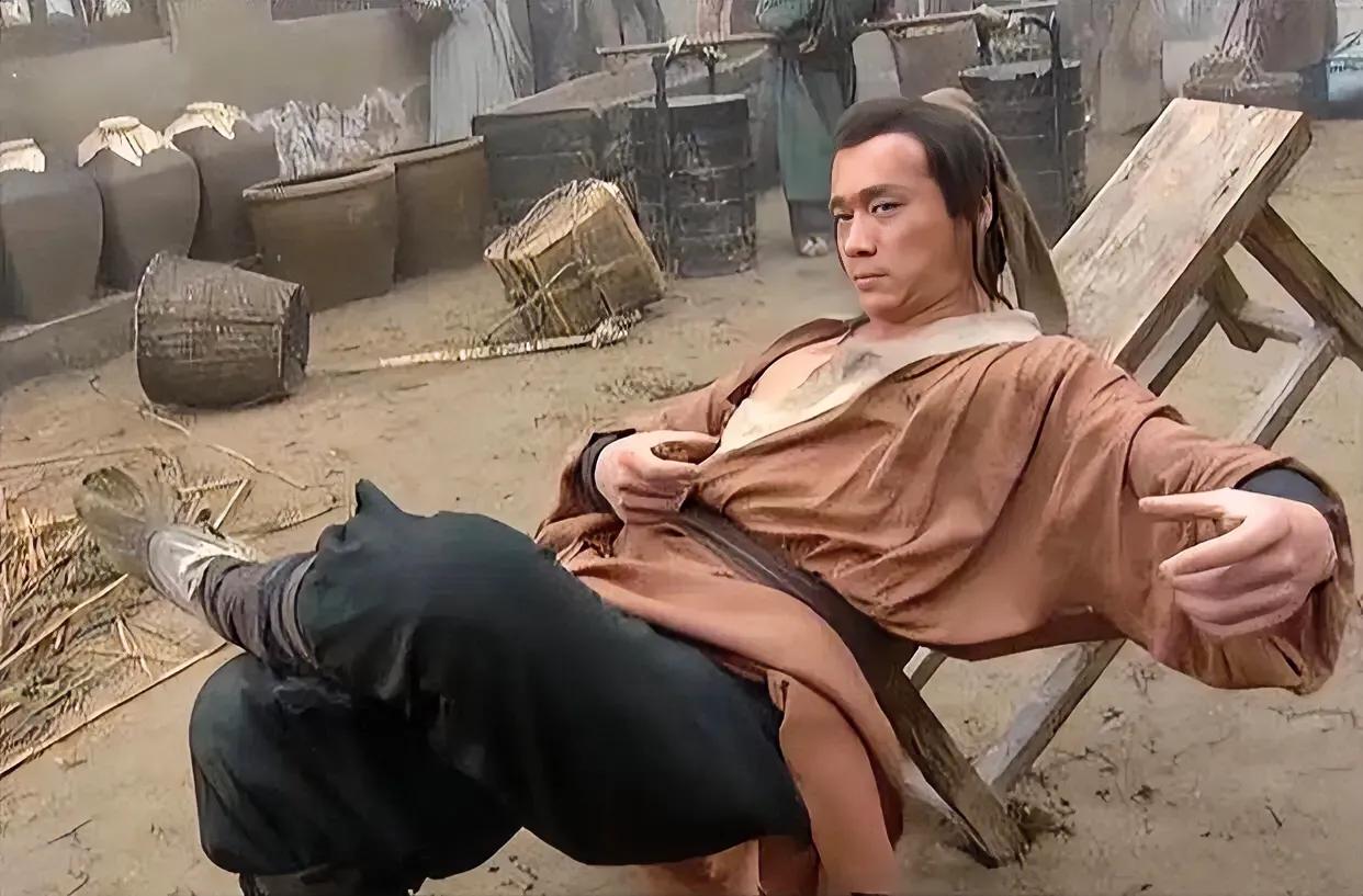 1998年，丁海峰结束《水浒传》拍摄工作后，回到家的第一件事就是和妻子离婚，他坦