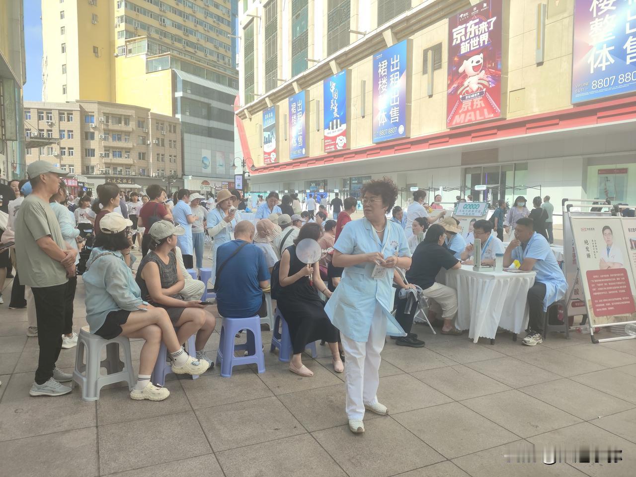临近收尾！大连天津街中医夜市热闹褪去，现场略显冷清✨
昨天下午顺路经过天津街这场