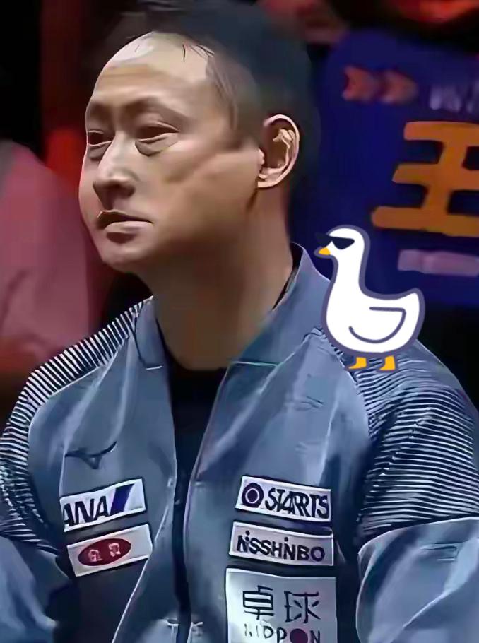 张本宇气的后牙槽都咬碎了
今晚宝贝儿子张本智和迎来首战，对手是国乒小将陈俊菘，张