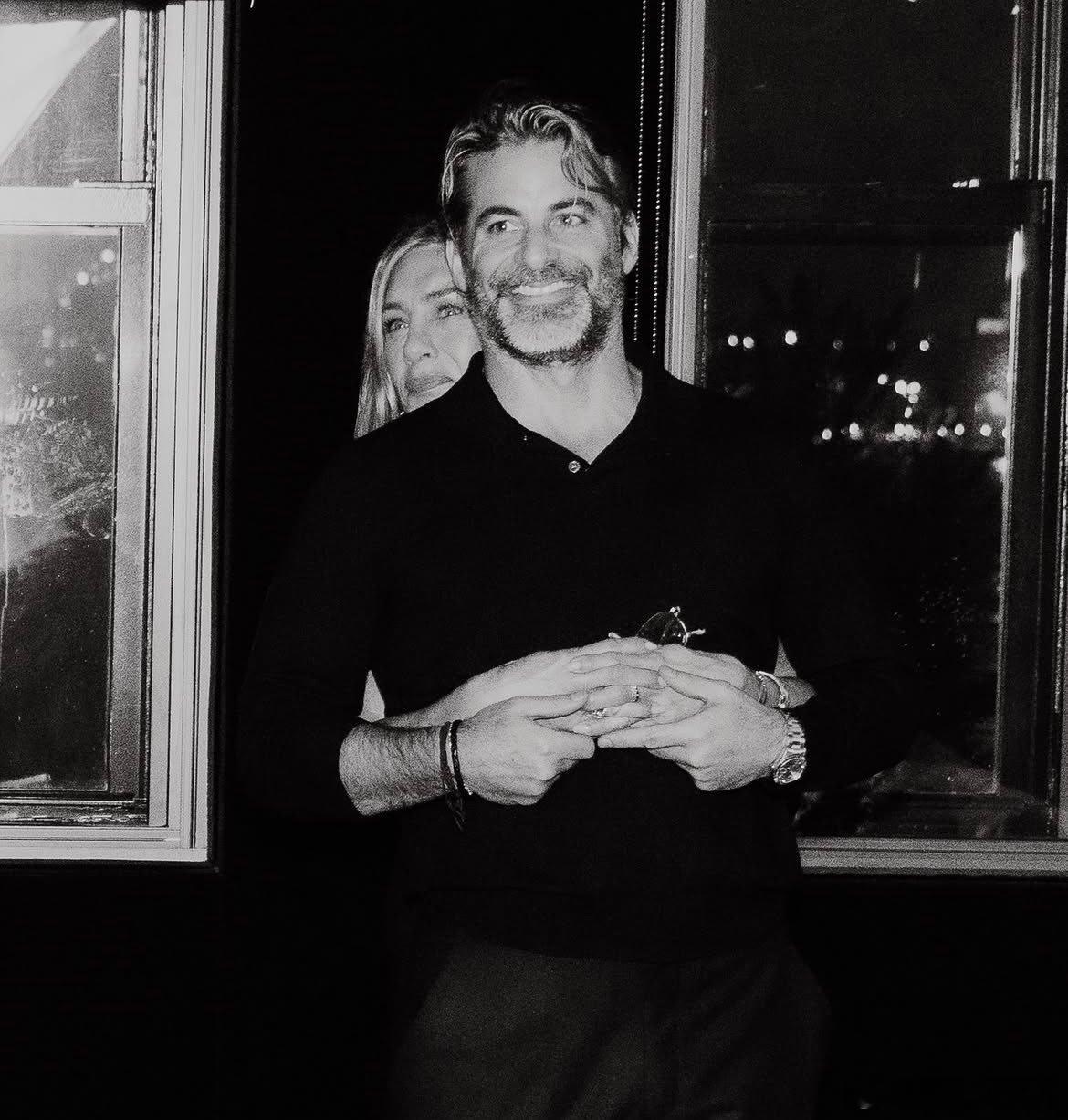 詹妮弗安妮斯顿官宣新恋情瑞秋扮演者官宣新恋情 据报道，《老友记》“瑞秋”詹妮弗·