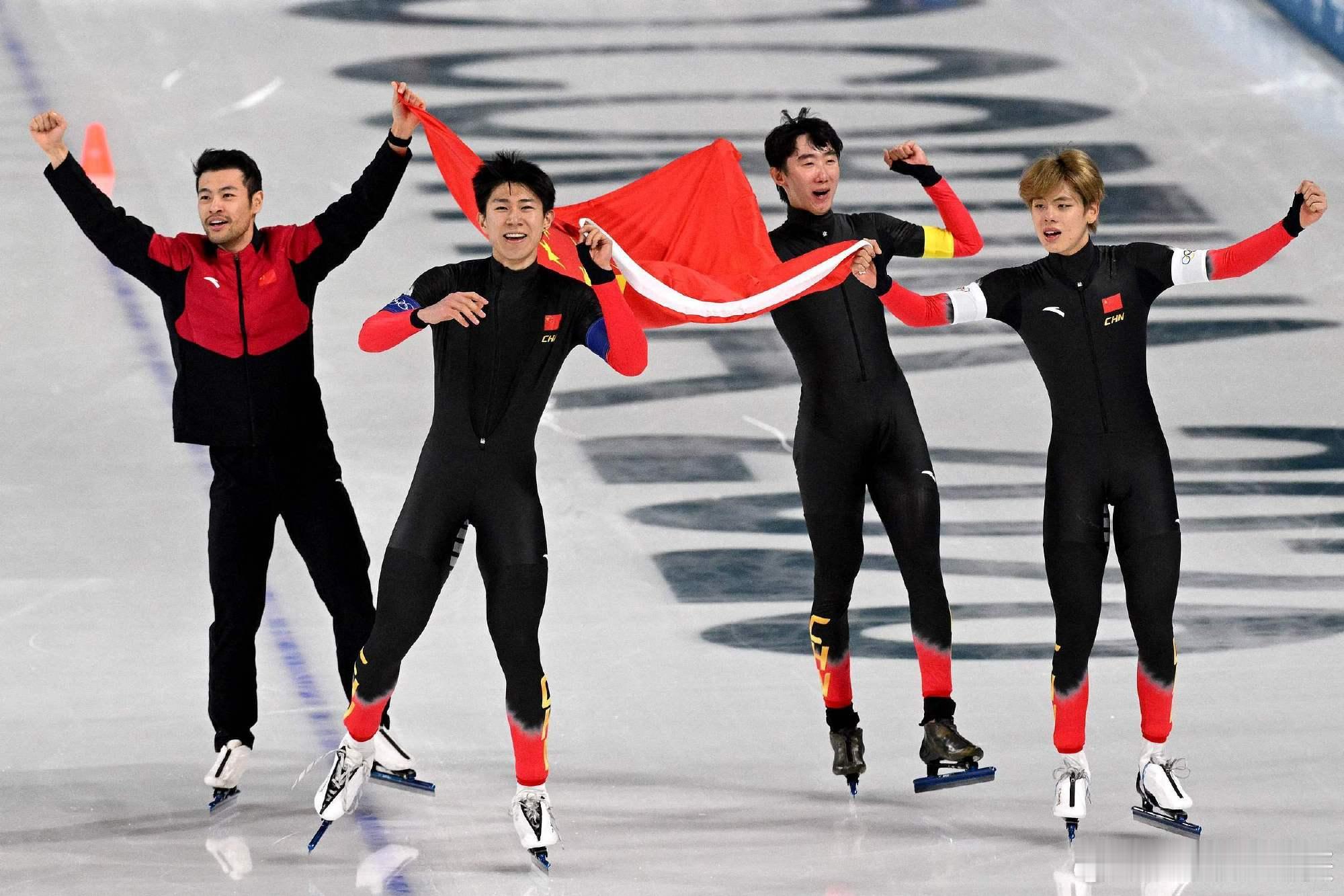 【刘瀚彬发文感谢李琰教练】刘瀚彬全网求与教练李琰拥抱合影北京时间2月17日，米兰