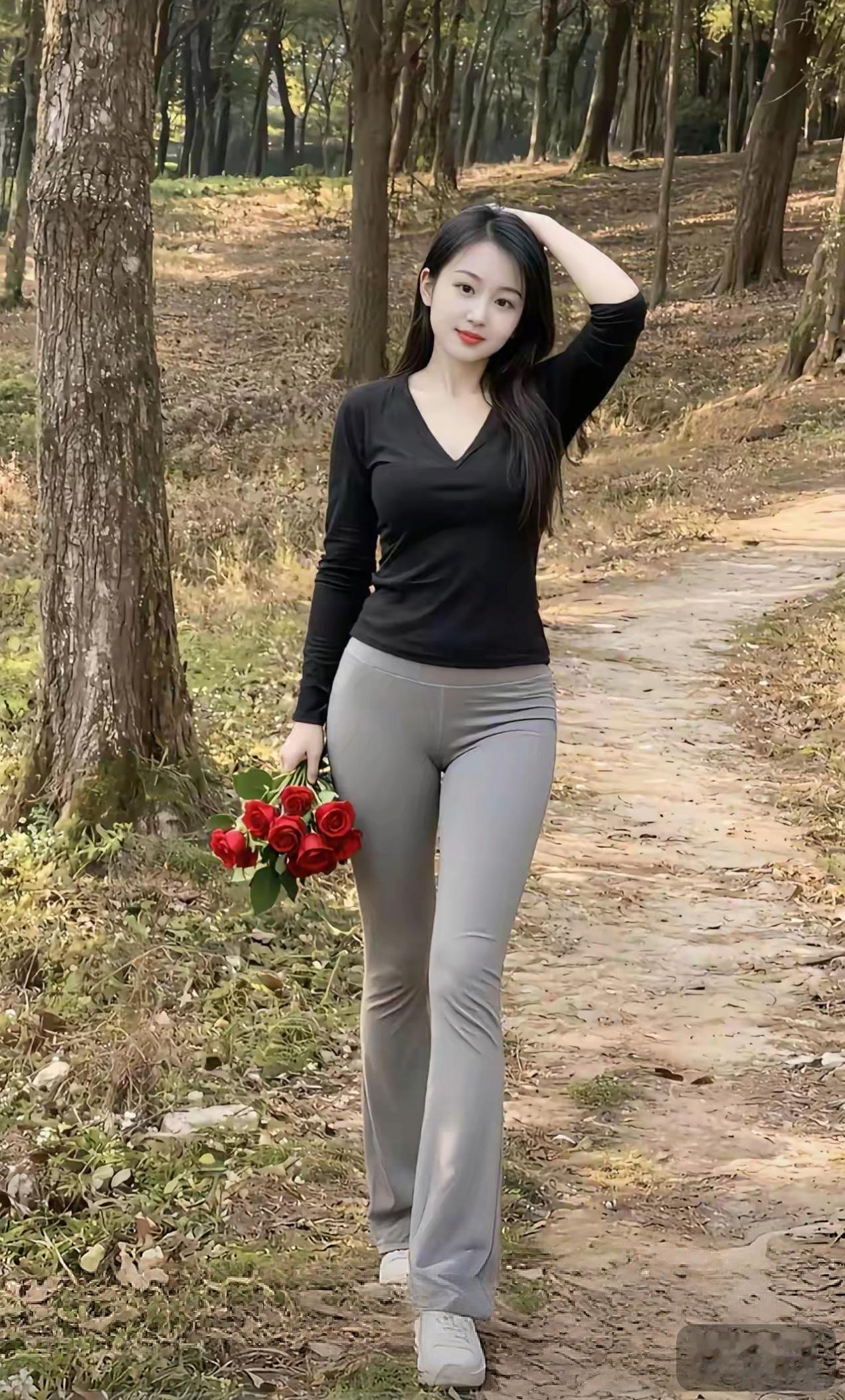 美女随拍，身材真好！