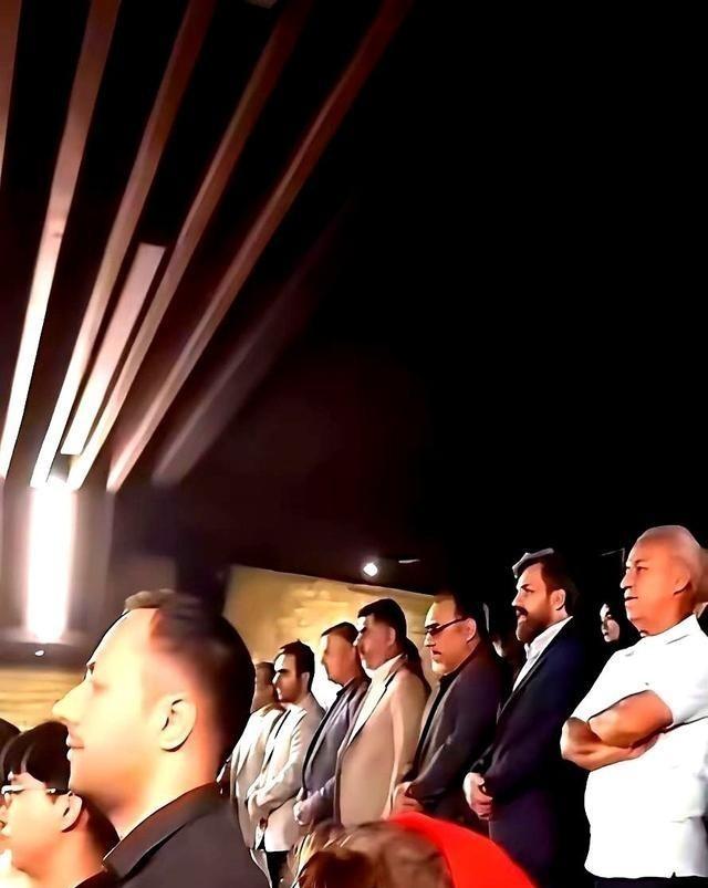 你知道伊朗人现在怎么看我们吗？他们说，放眼全球，几十年里，真正把美国人从战场上打