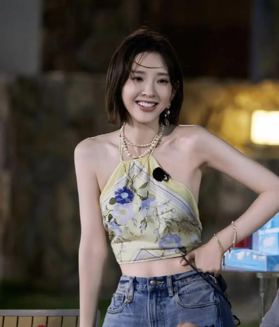 谁有唐艺昕电话？
我想问她一个问题
她都38岁了，结婚了，孩子也生了，是怎么能保