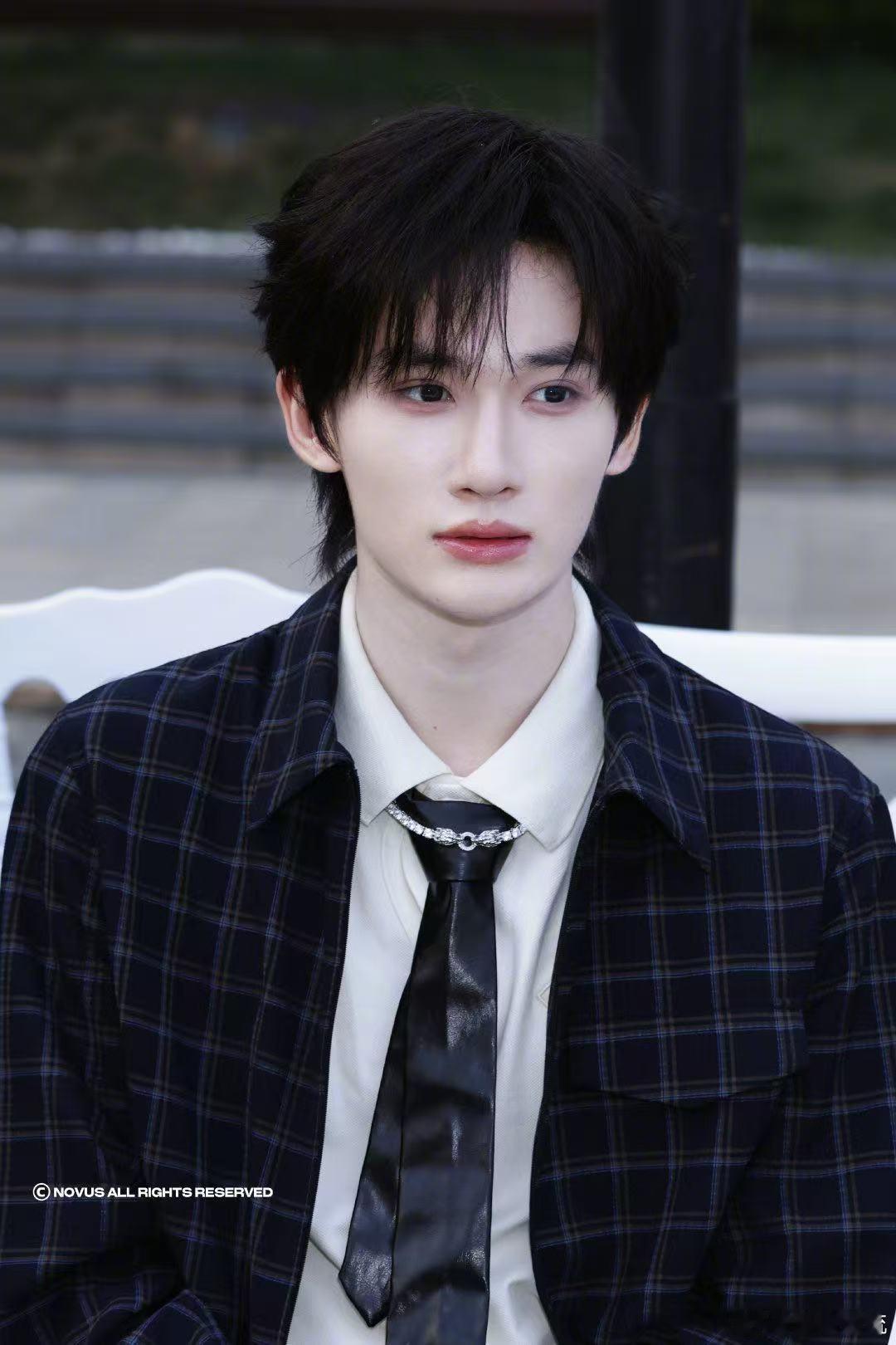 余宇涵北京国际电影节造型 西装衬得整个人矜贵雅致，自带清冷气质，高级又耐看 