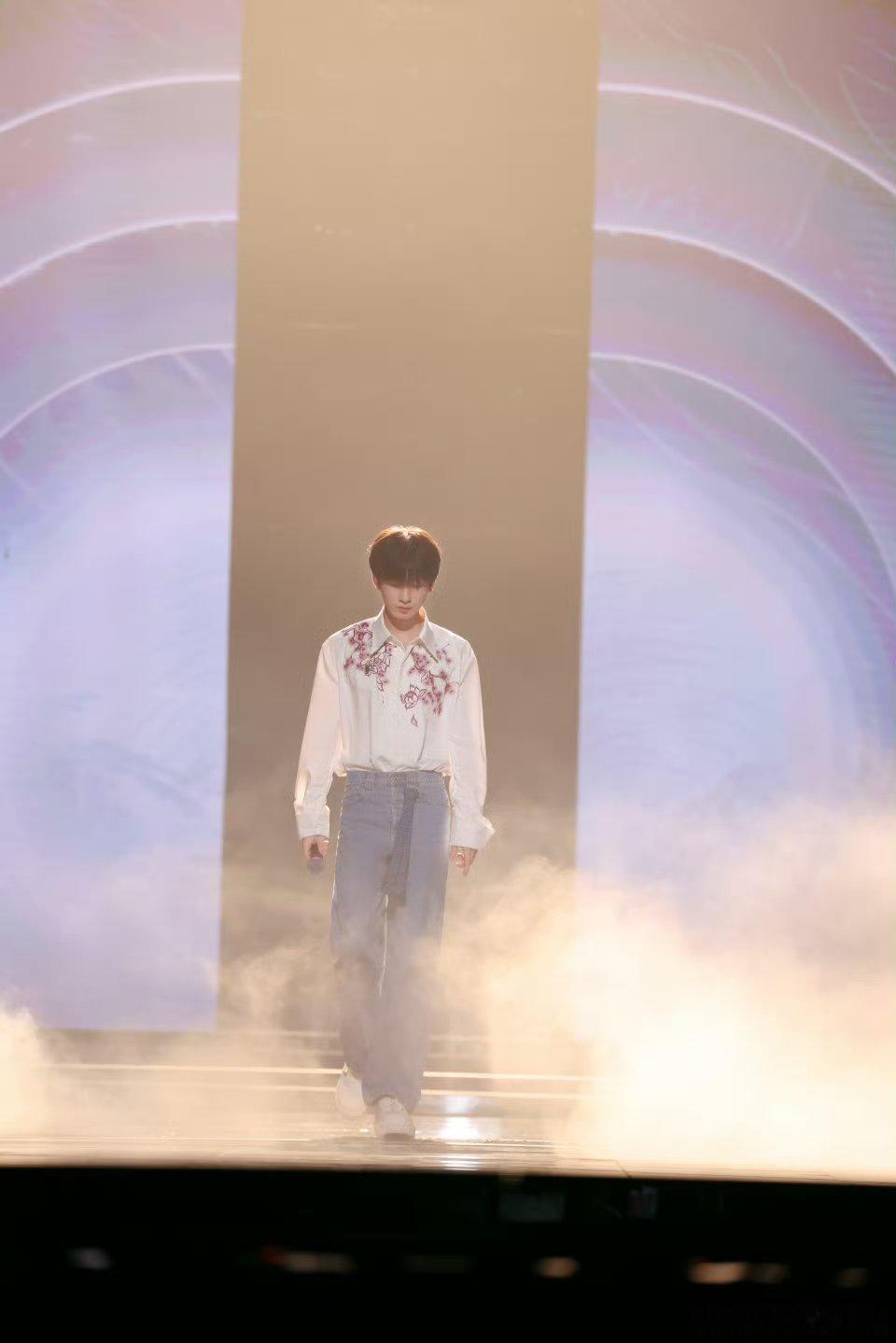 C成毅长安二十四计cy成毅谢淮安成毅，你是远方的风景，我是游走的旅人，我翻山越岭