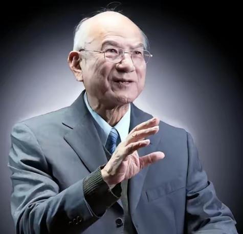 800万奖金全捐！
 
这位白发苍苍的老人，用整整四十年时间，硬生生打破了国外的