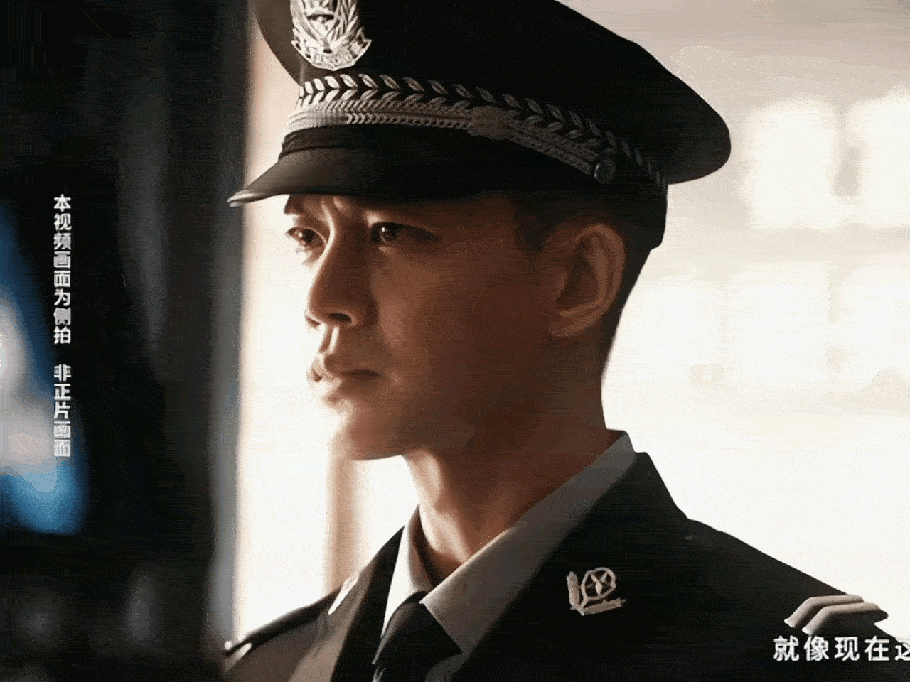 终于看到穿警服的任嘉伦[赞]