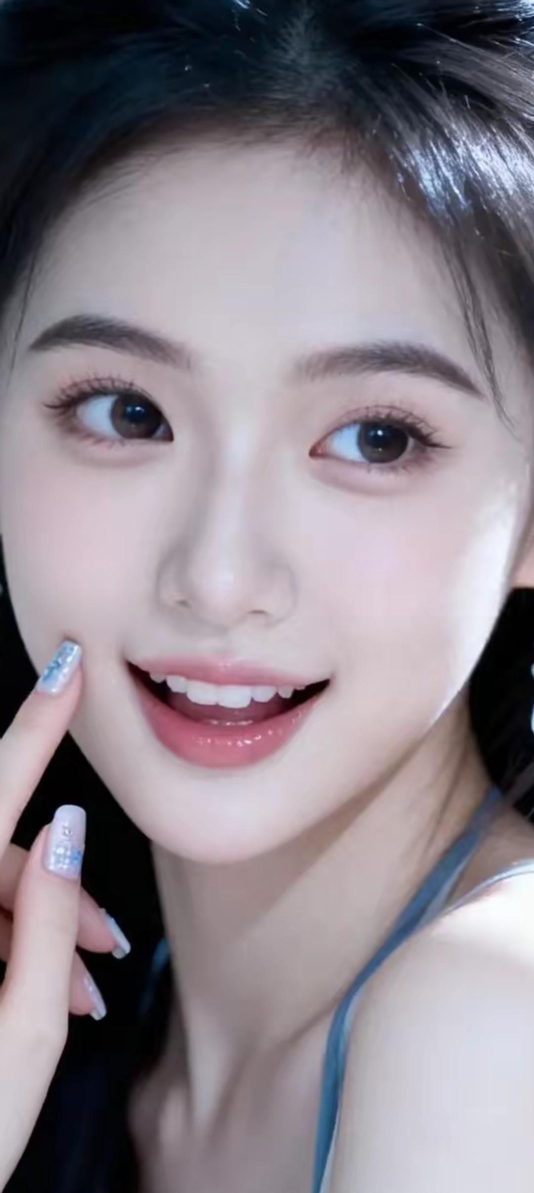甜美笑容，温柔可人，元气满满的一天！😊✨