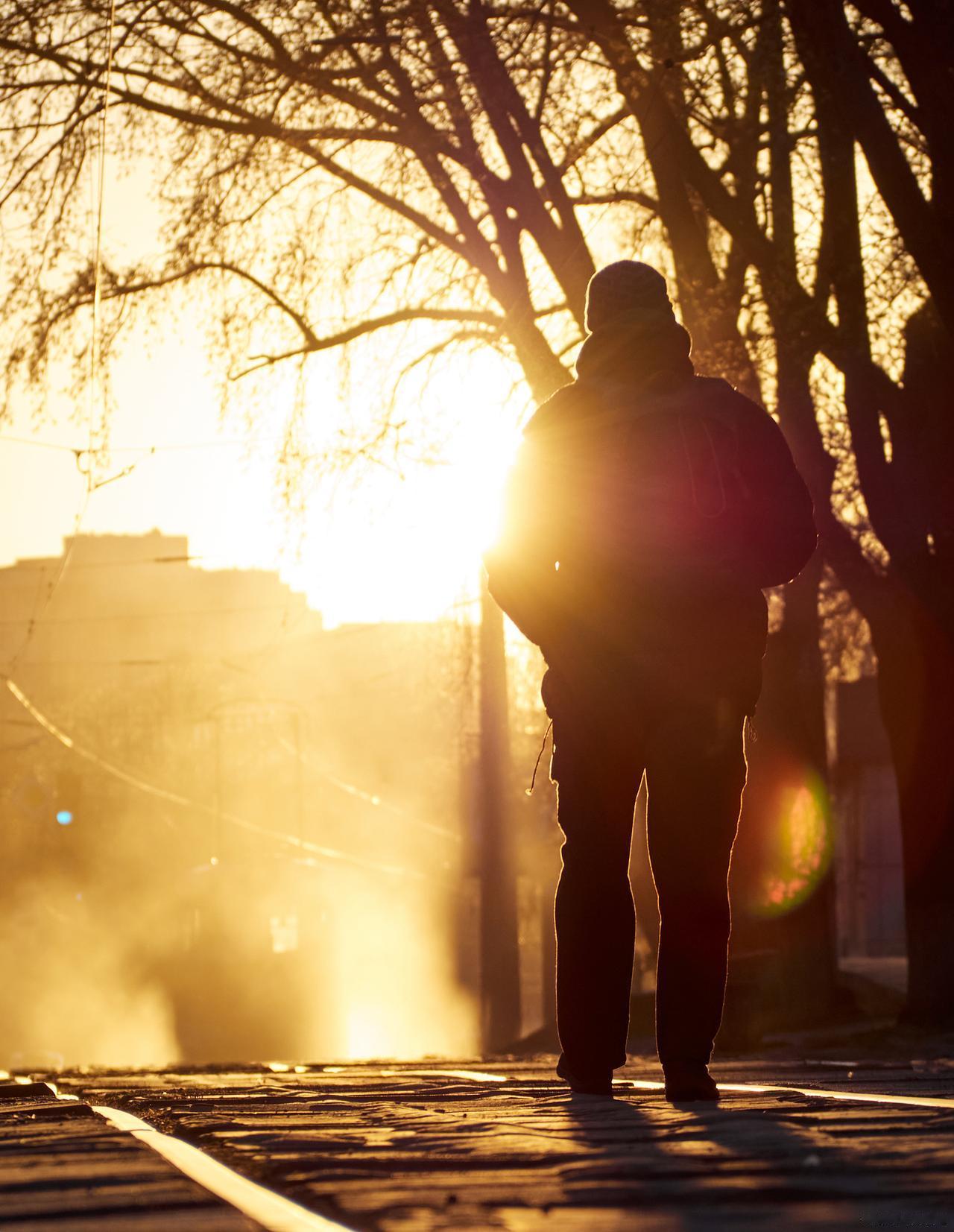 泽连斯基
要以“民族英雄”的形象下台
这几天，特朗普、普京、泽连斯基，这三人关于