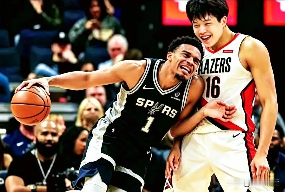 NBA官网最新数据，现役身高排名前十的球员如下：没想到杨瀚森能进前十 。

第一