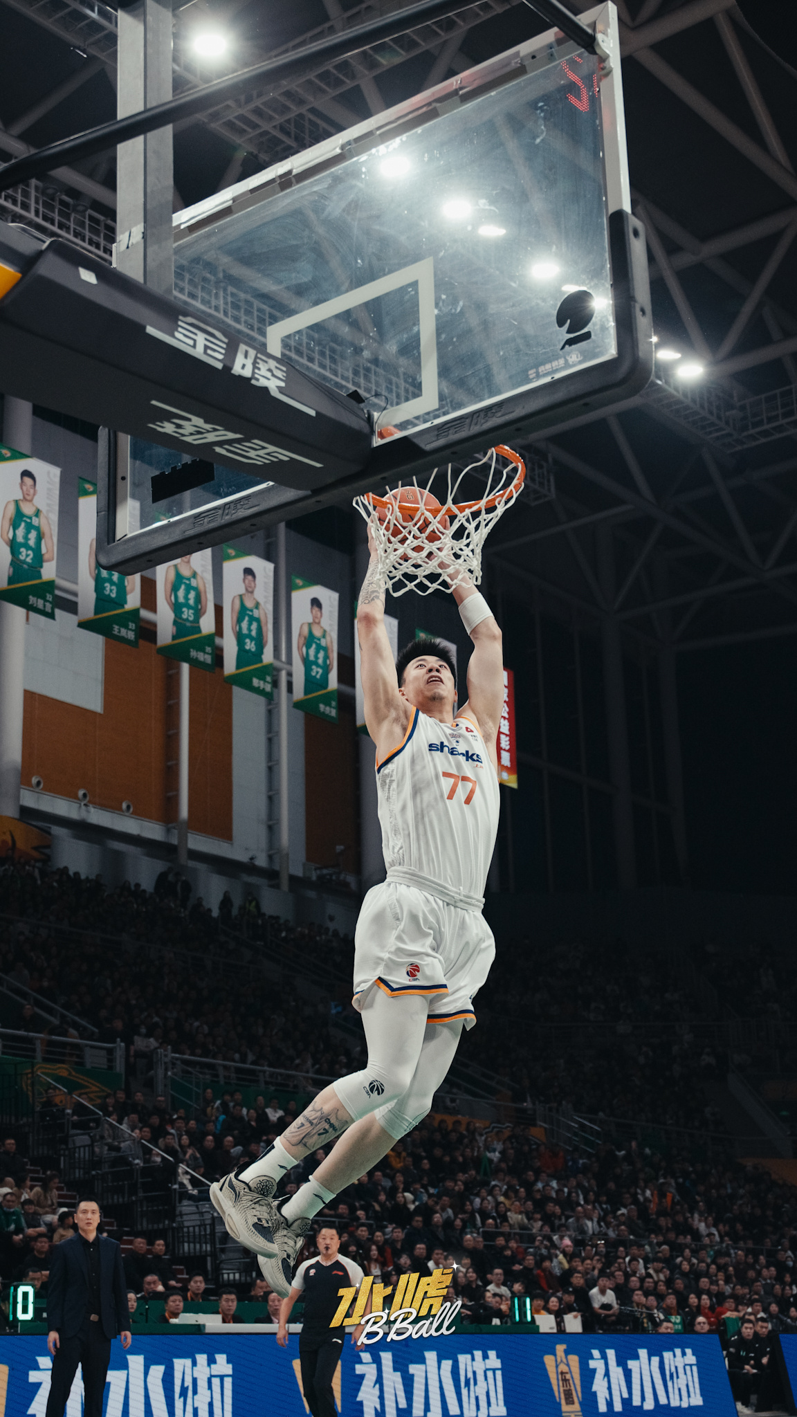 水唬篮球 场上尽显锋芒，场下温情流露赛中成熟男人，赛后东北男孩我喜欢充满着情绪和