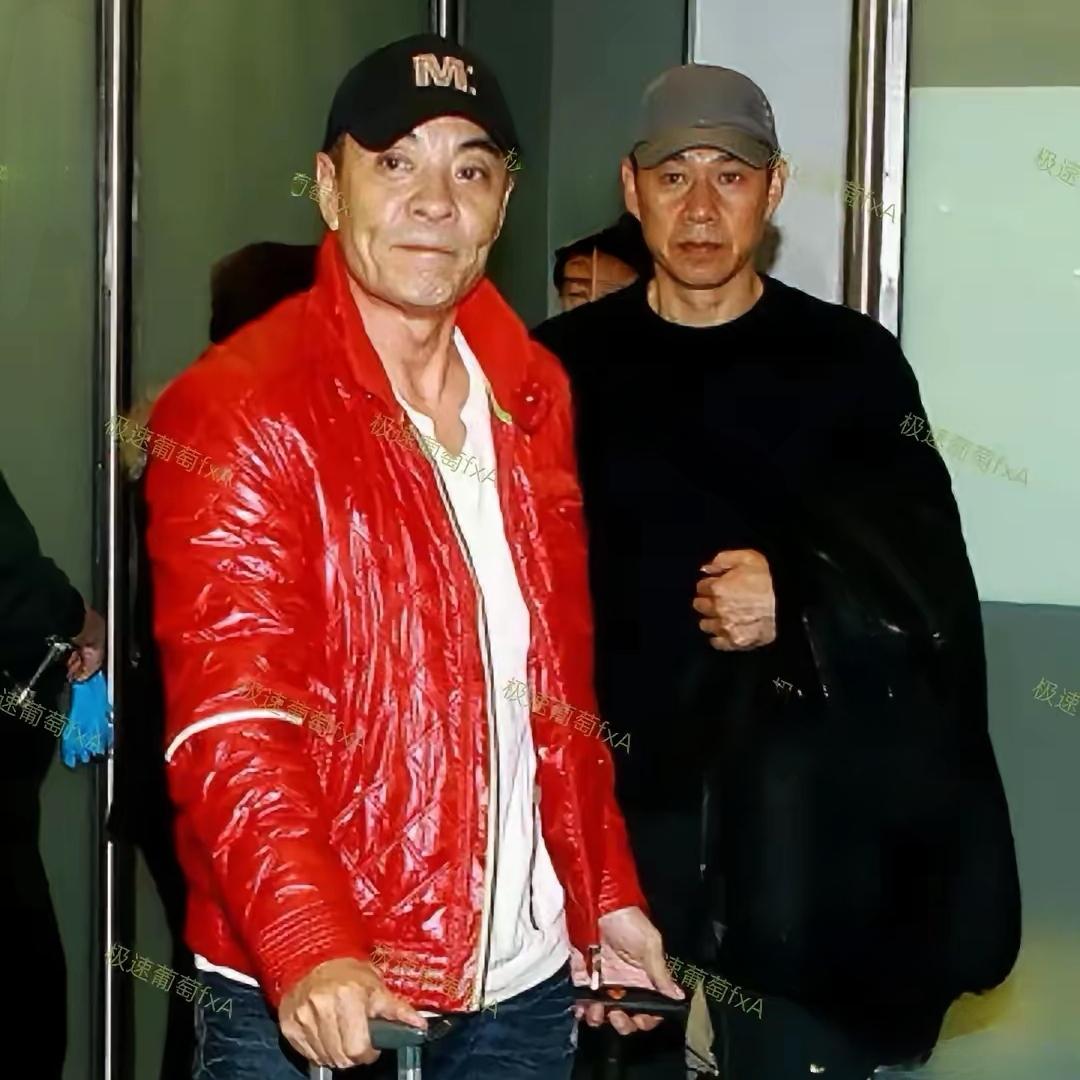 演员刘威说：“知道张丰毅身体好，不要看他表面上的威严，其实他内心也是稀里哗啦的。