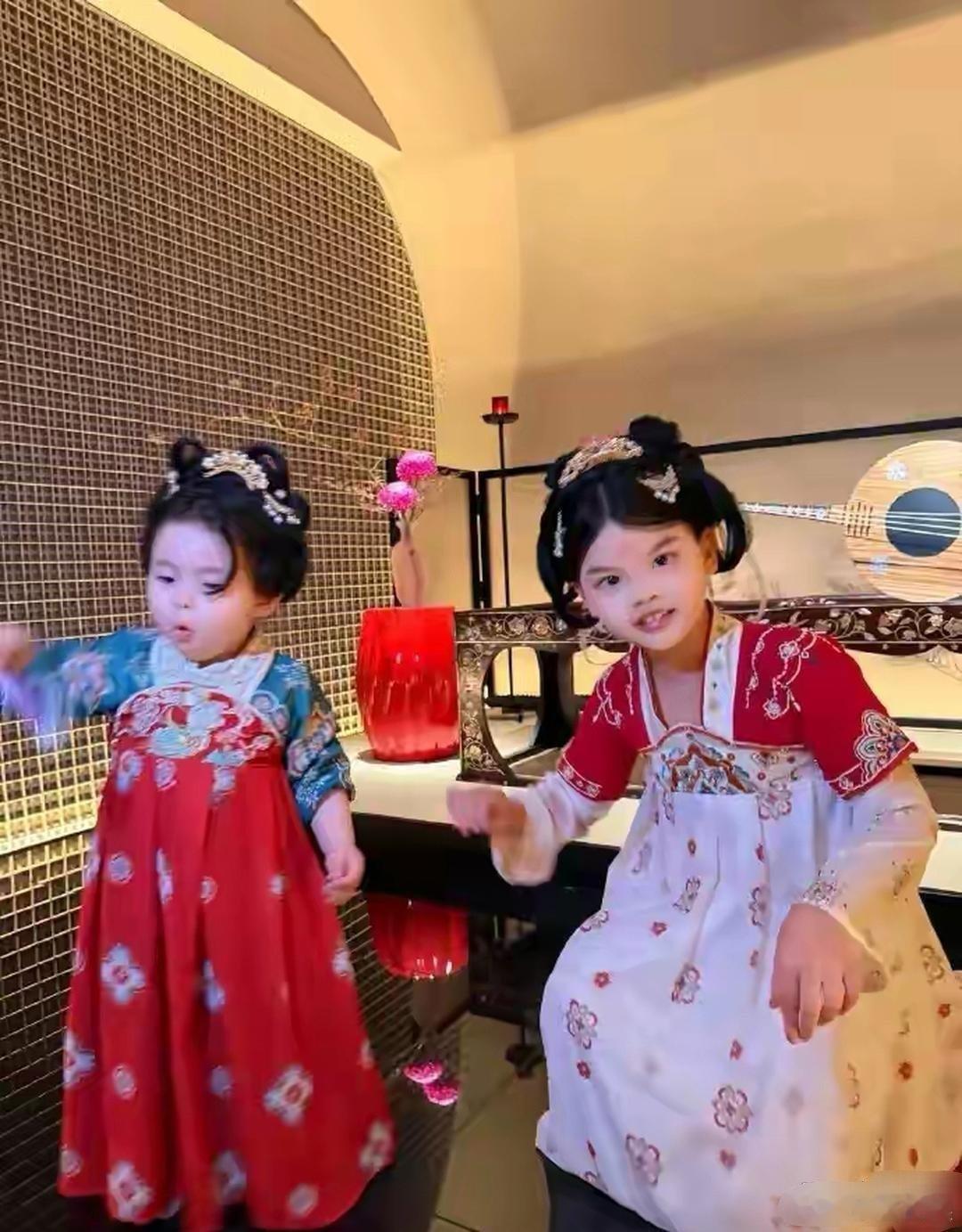 韩‎安冉，你怎么只给自‏己‏‏和优米修图，就不‎把小猪妹也修‏好看点啊？ 