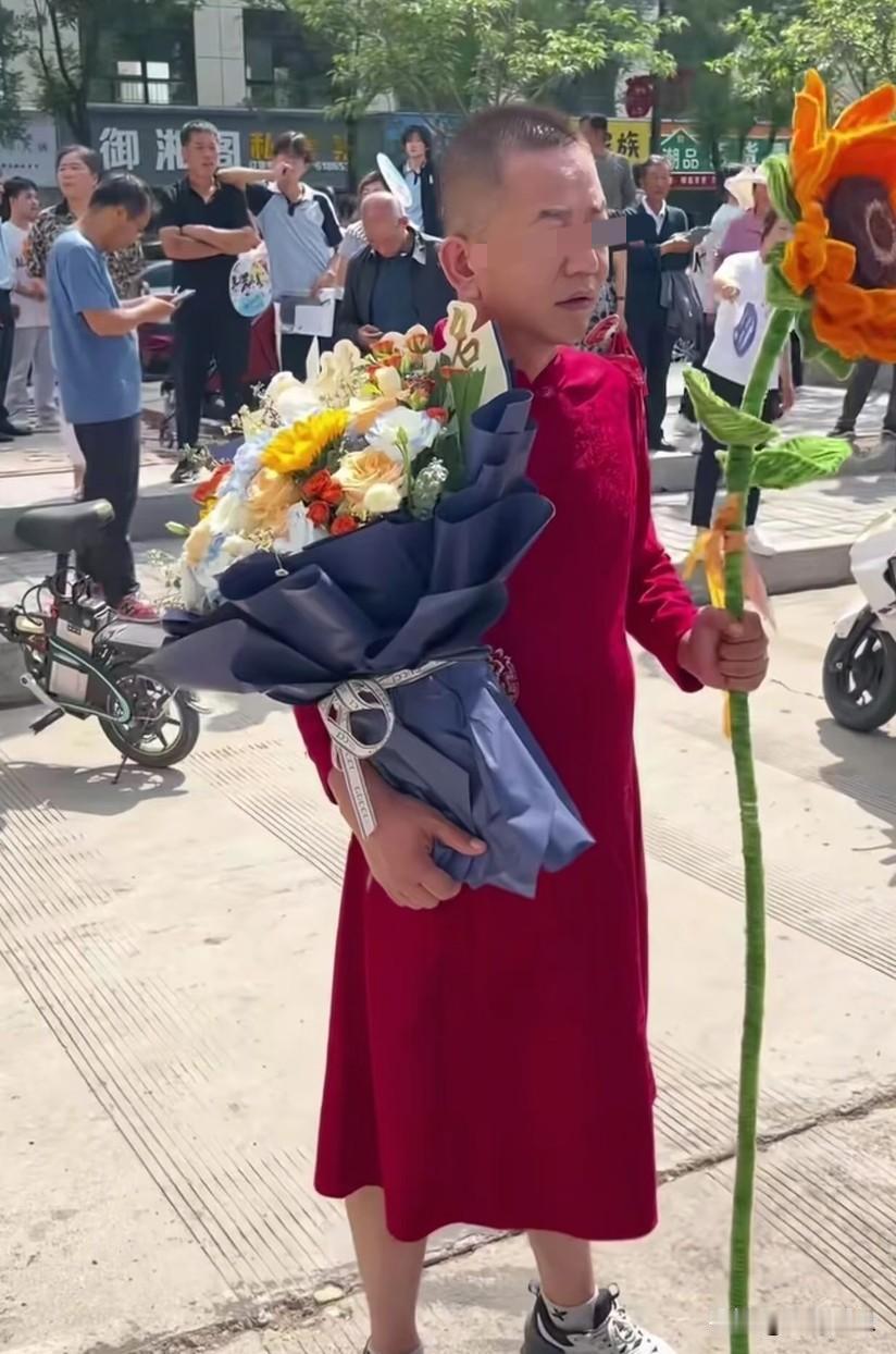 “旗袍开大叉，不是清华就是北大，大叉开到腰，不是985就是211。”

信这两句