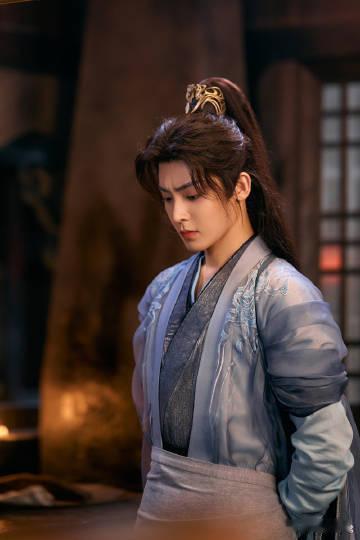 侯明昊红烨V榜继续登顶 牢记初心，不忘自我，侯明昊在红烨V榜上的成就再次告诉我们