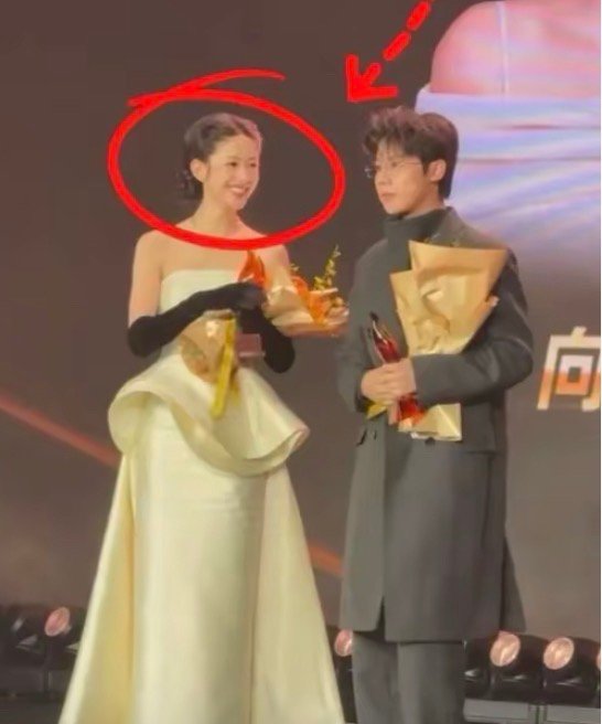 向涵之文案 提包跑路，明含糊其辞，没提恋情却否认 “劈腿”，难道默认恋情还想撇清