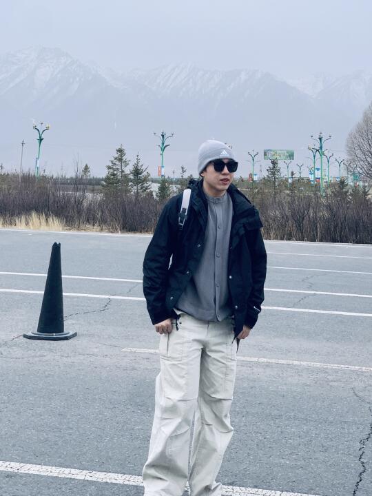一出高铁站就可以看到雪山🏔️