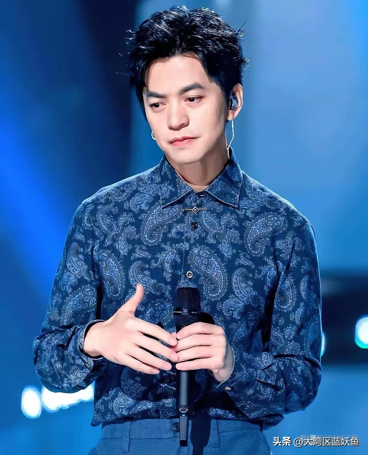 李健这话说得挺实在的，52岁不喝奶茶，只喝酒喝咖啡，倒不是说奶茶不好，而是人到了