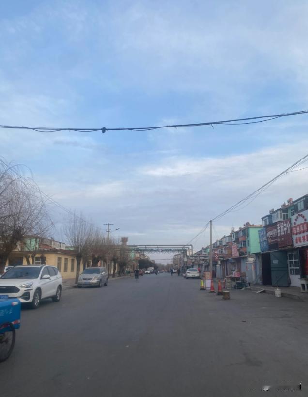 在我五岁那年，父亲因为喝酒把母亲打了，外公外婆一怒之下，叫来了几个舅舅把父亲打折