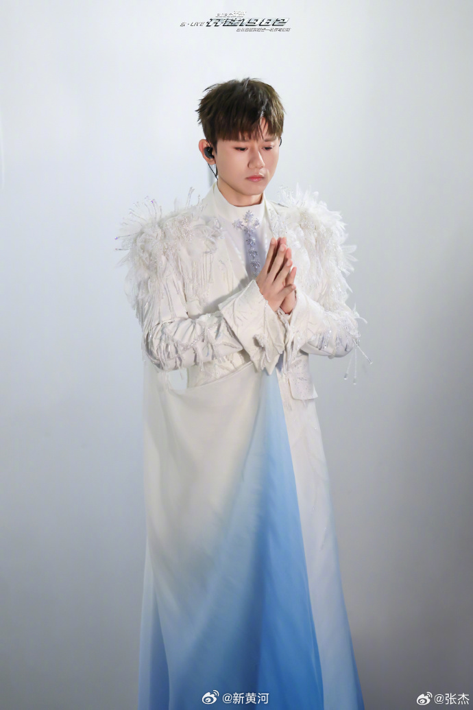 【“海南岛大哥”#杨宗纬又去张杰演唱会了#】#张杰鸟巢收官半个娱乐圈都来了#  