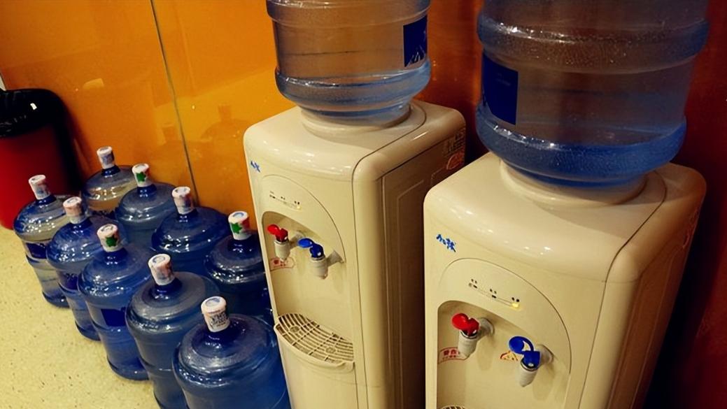 2019年小伙往饮水机投放母猪催情剂长达两年，却无一人发现，直到整个单位上至局长