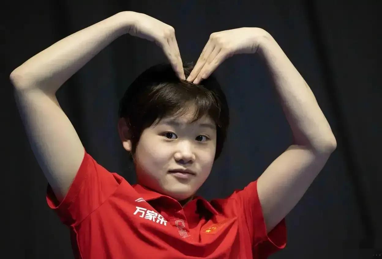 央视专访：张家齐说自己想吃蛋糕的时候就吃进之后不咽下去，嚼完之后吐出来。
只要尝