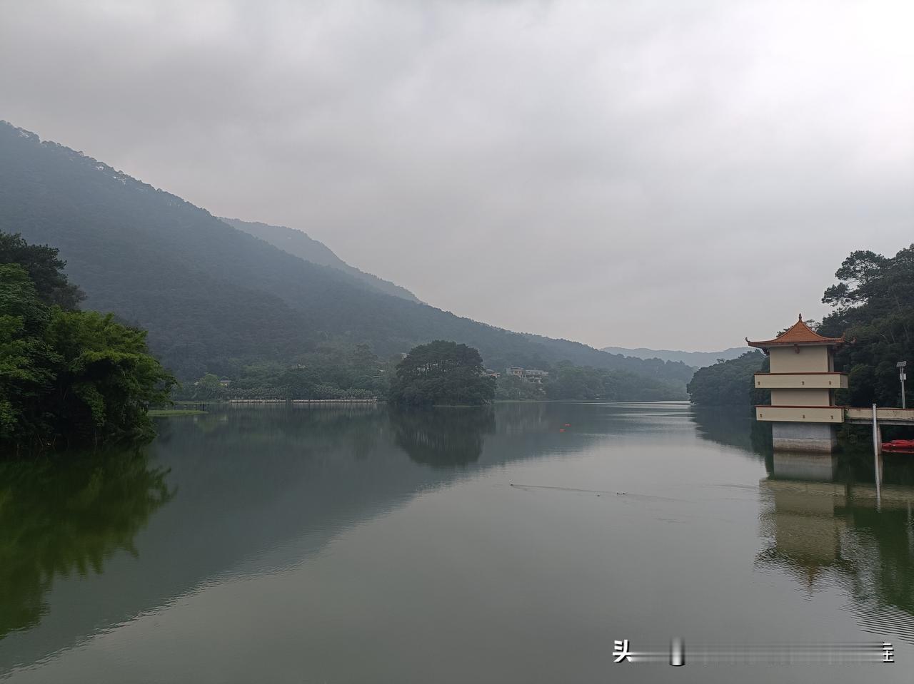五一节，在桂平，
五一调来调去，凑得五天假，
不过这五天假只是对某些行业的人来说