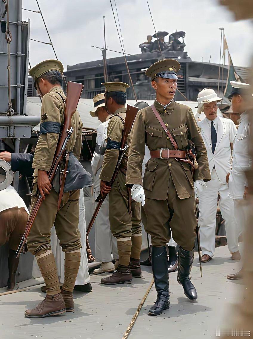 北伐的蒋介石，那会儿他不擅长写日记。 