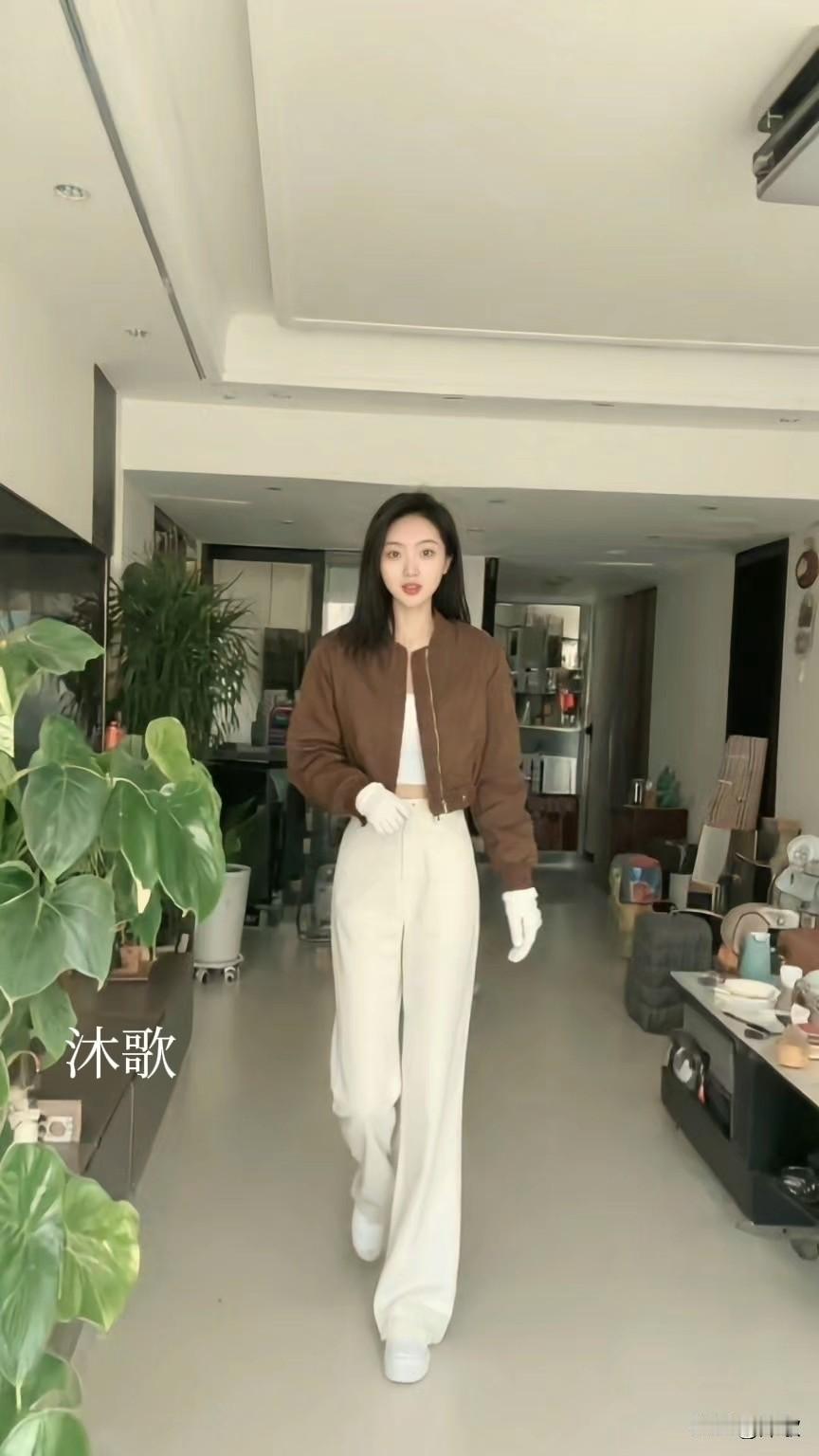 都说白裤子好看，果然是修身显身材白色裤子搭 休闲米白裤子 超绝白裤子 白色直筒裤