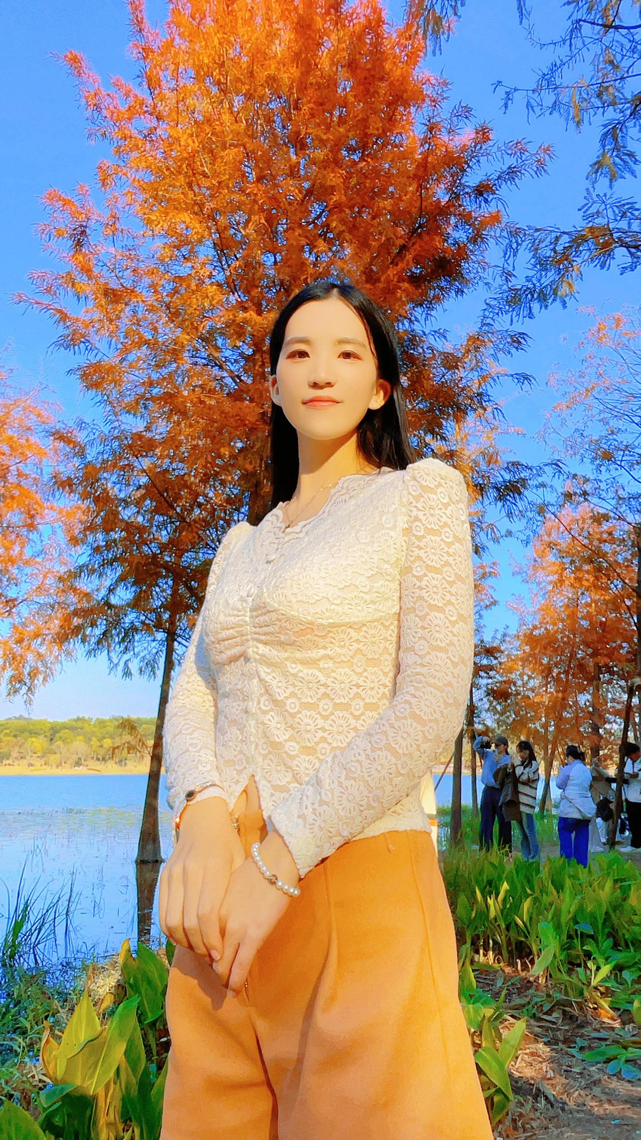 人生不需要装，但生活需要妆。美女 丝袜推荐 黑丝 油亮袜