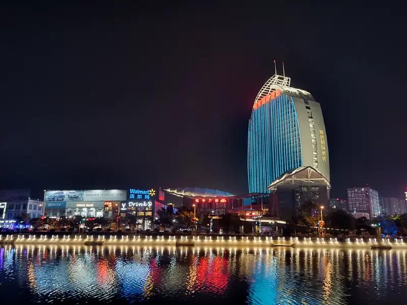 人生最美的相遇，是灵魂的恰逢其时。人来人往中，多数是擦肩而过，可当遇到那个让内心