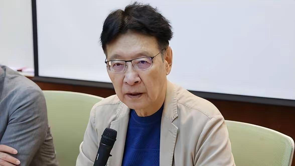 赵少康彻底被打垮了，也就是说赵少康的自信心被彻底打垮了。

 赵少康在节目中被陈