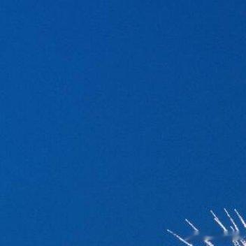 不言悲凉，因为心中伤痕已累累；不诉哀愁，因为时光还未到尽头；不问离散，因为当下即